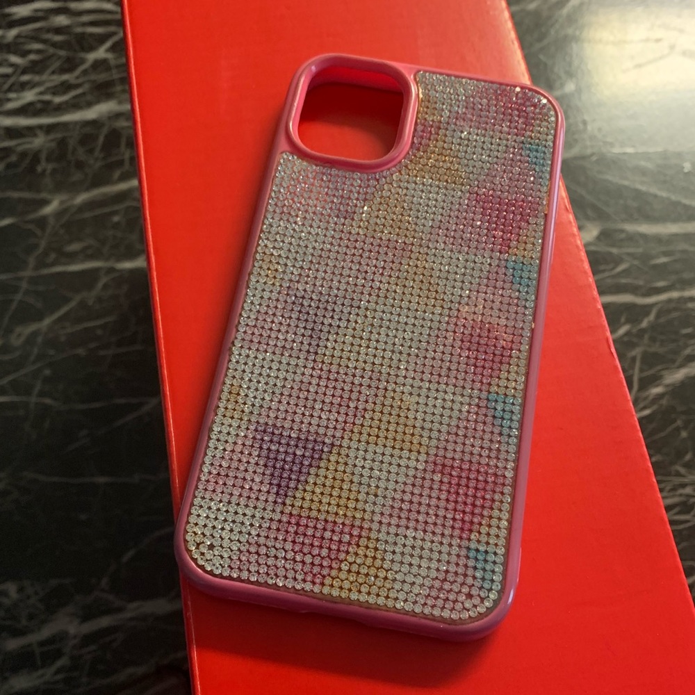 Beautiful Pink Case with pretty luxury diamonds. A must have.